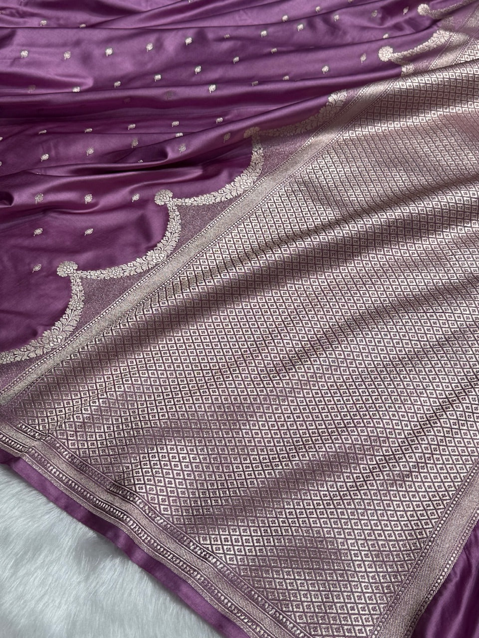 Dusty Lavender Shades Scallop Booti Mashru Silk Saree