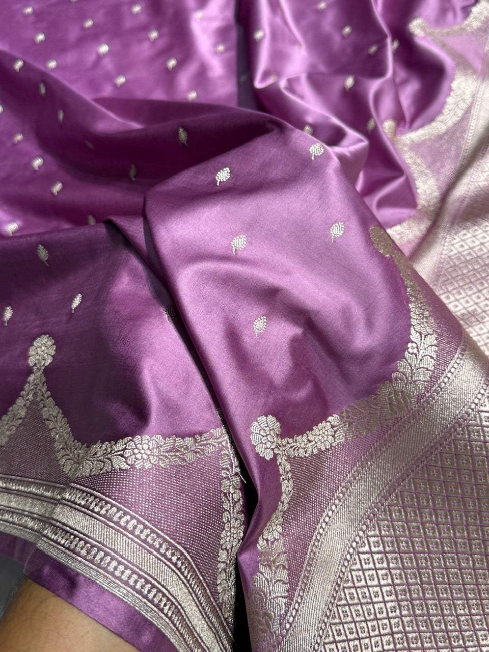 Dusty Lavender Shades Scallop Booti Mashru Silk Saree
