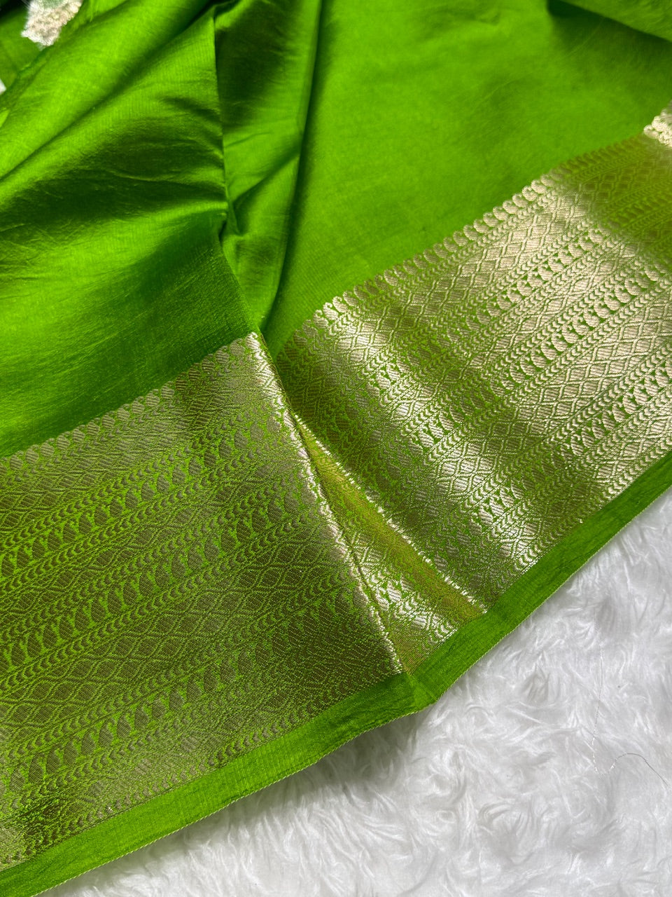 Parrot Green Flower Booti Pure Caramel Silk Saree