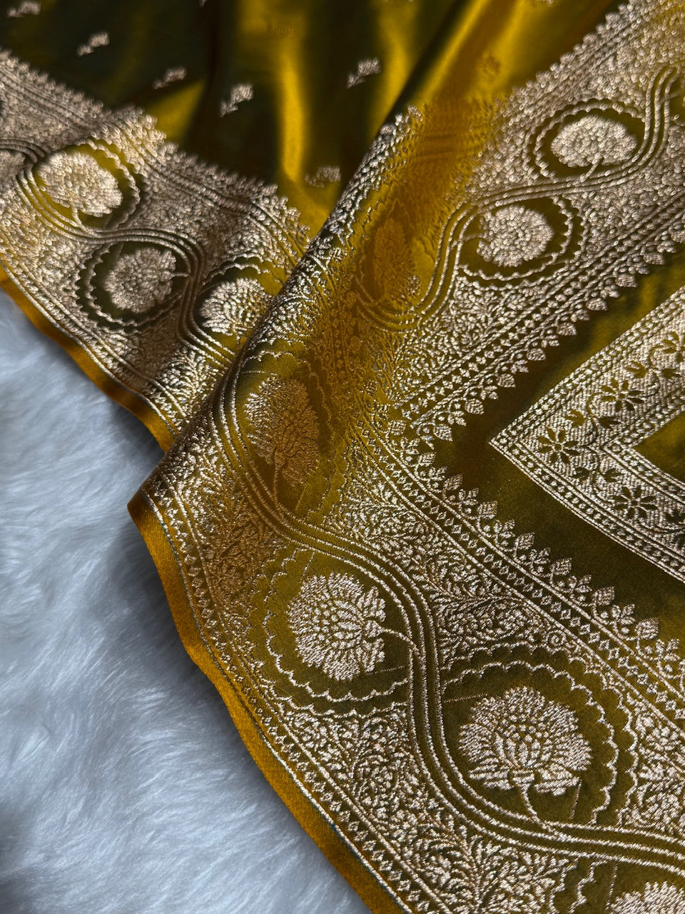 Mehandi Booti Pattern Satin Katan Silk Saree SK54