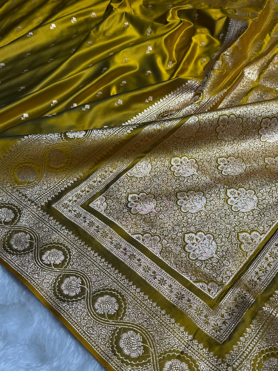 Mehandi Booti Pattern Satin Katan Silk Saree SK54