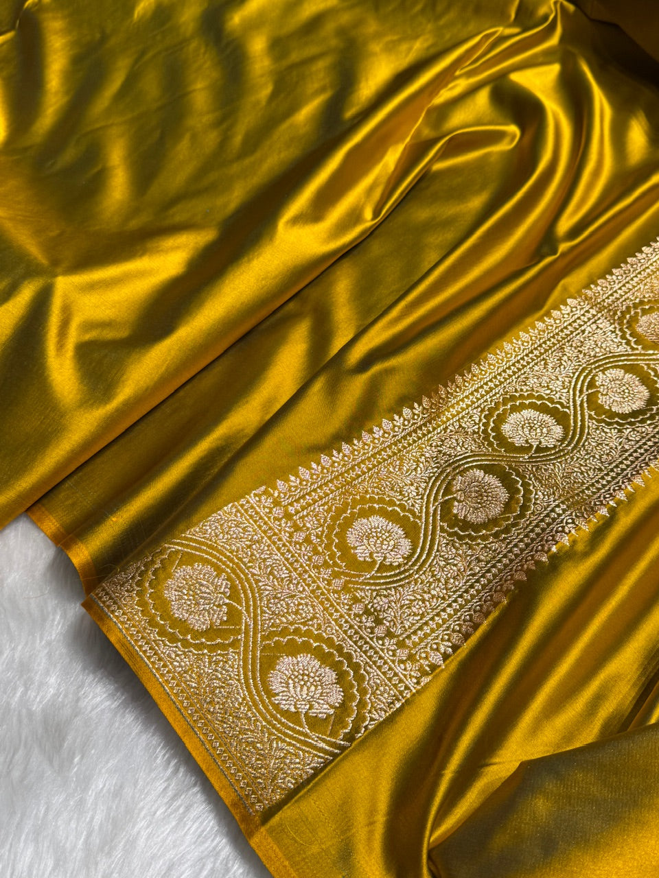 Mehandi Booti Pattern Satin Katan Silk Saree SK54