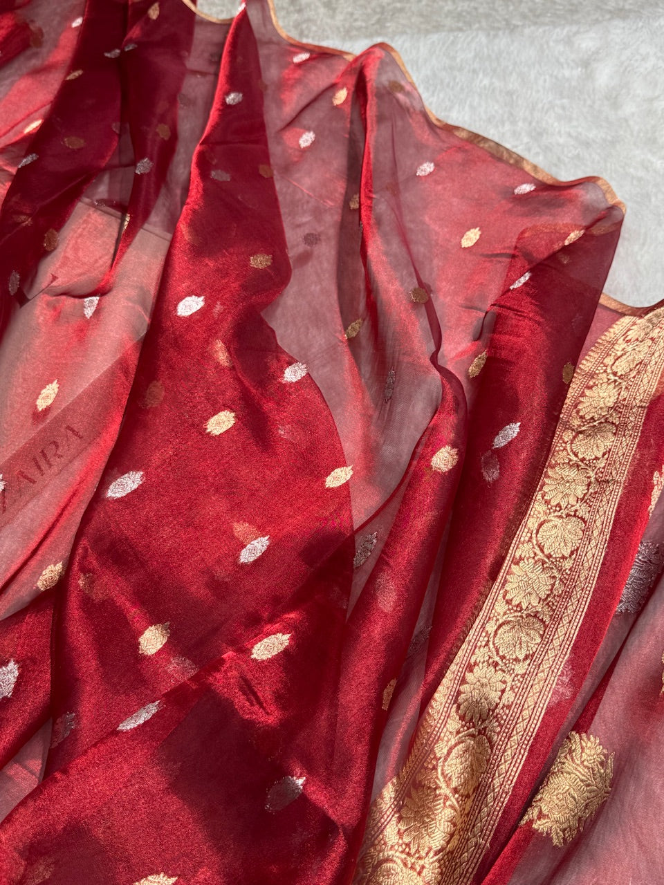 Red Floral Shades Pure Tissue Handloom Silk Saree PT-28