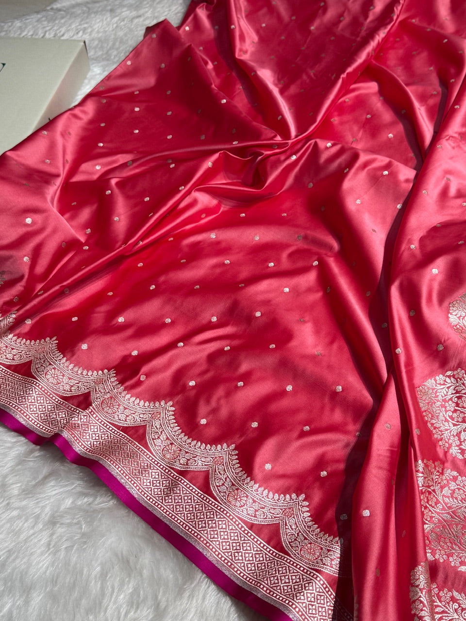 Pink Shades Scallop Motif Booti Mashru Silk Saree