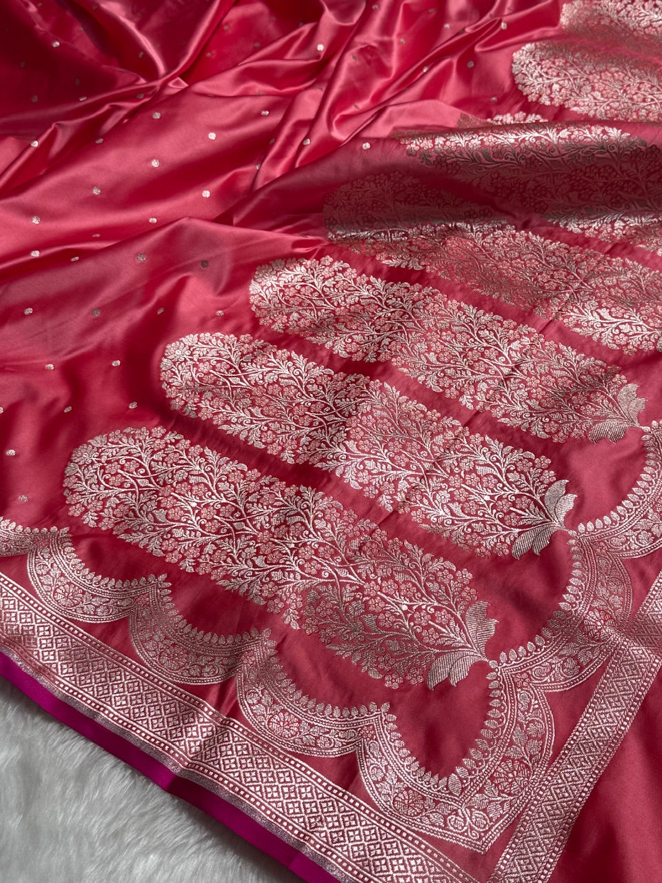 Pink Shades Scallop Motif Booti Mashru Silk Saree