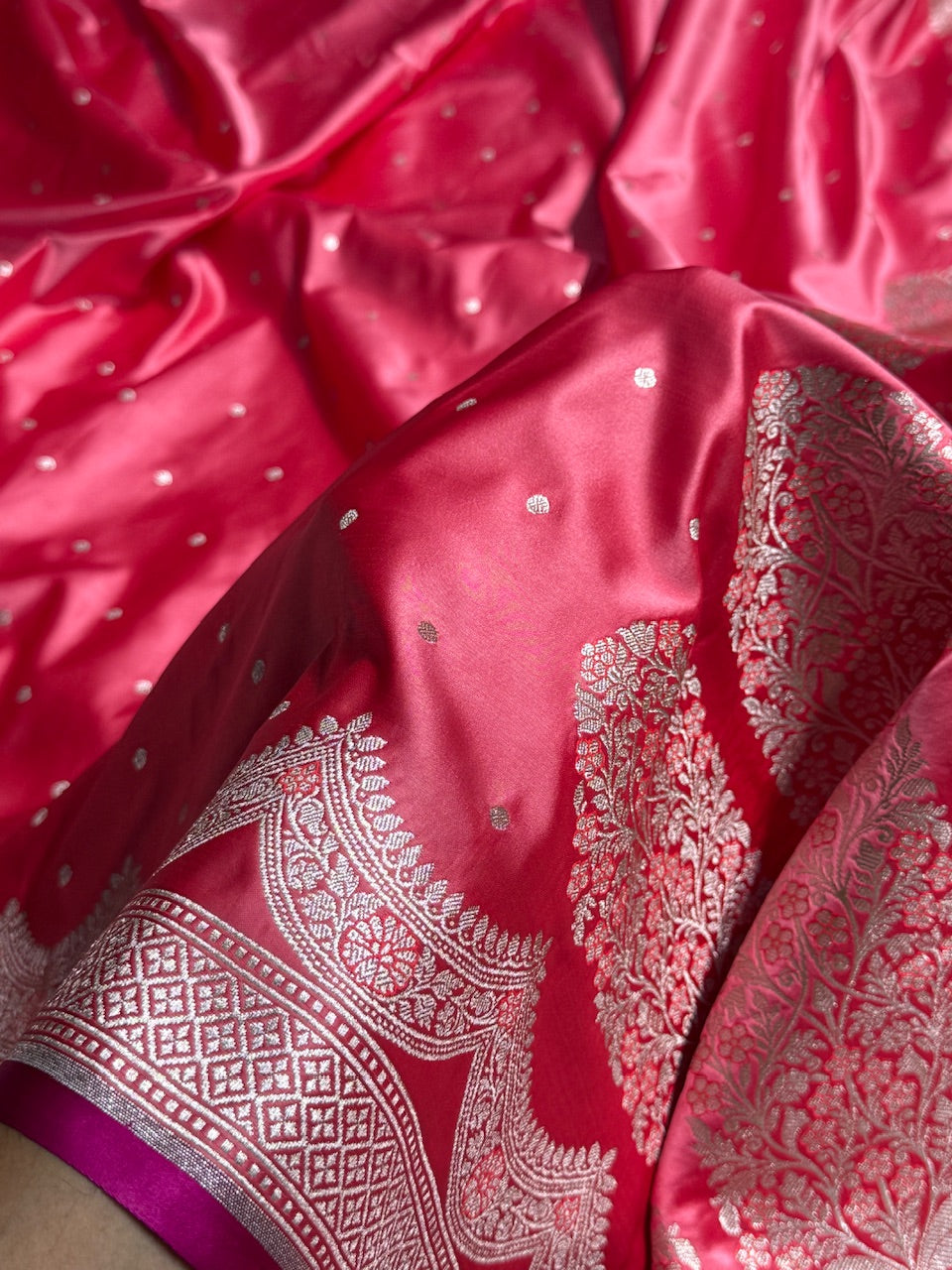 Pink Shades Scallop Motif Booti Mashru Silk Saree