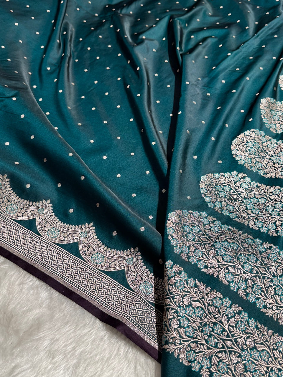 Dark Rama Shades Scallop Motif Booti Mashru Silk Saree