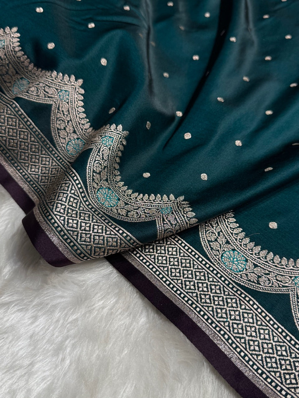Dark Rama Shades Scallop Motif Booti Mashru Silk Saree