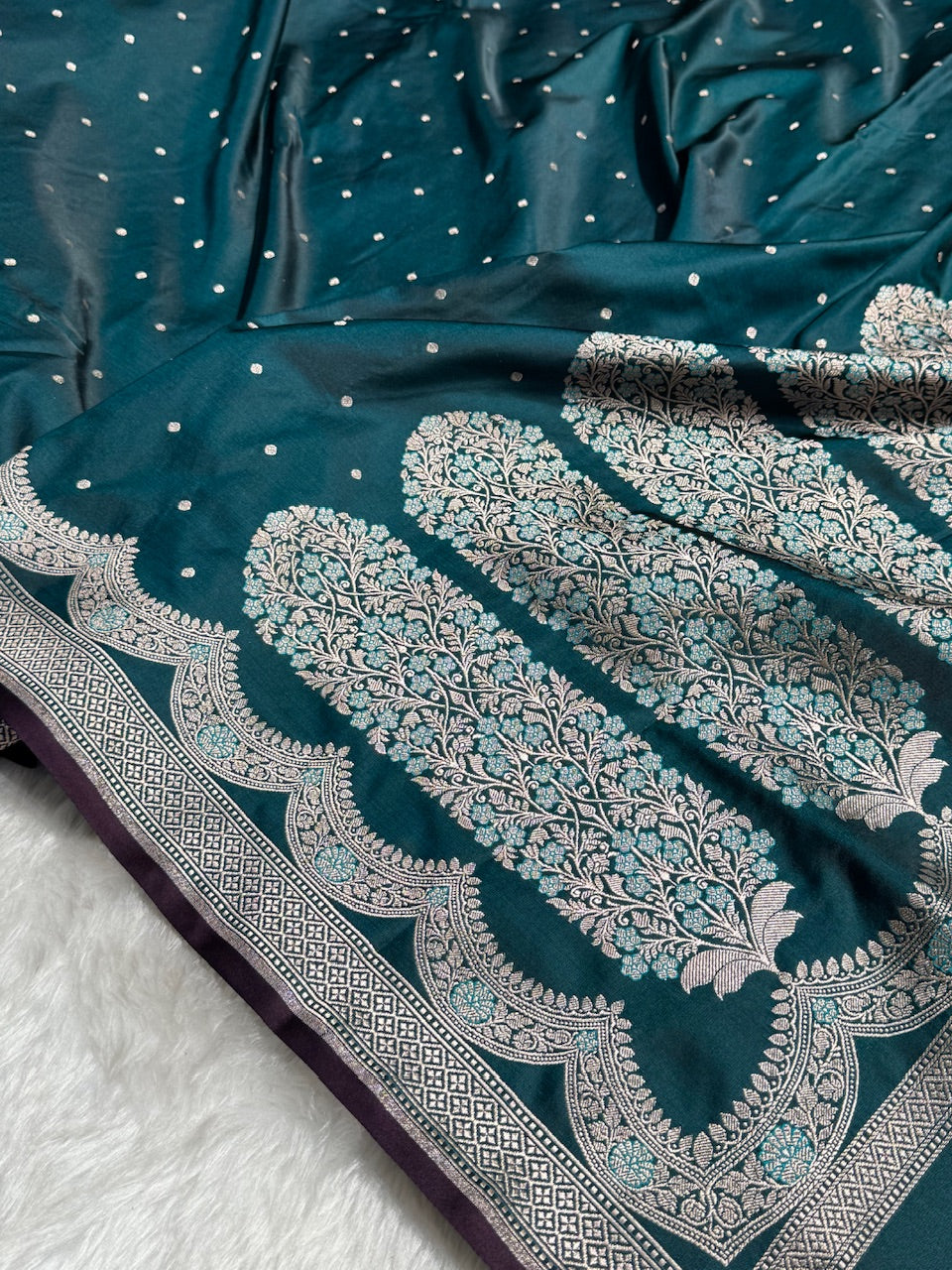 Dark Rama Shades Scallop Motif Booti Mashru Silk Saree