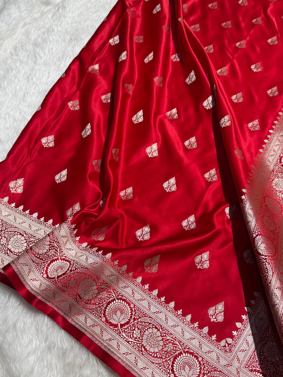 Red Banarasi Booti Katan Silk Saree