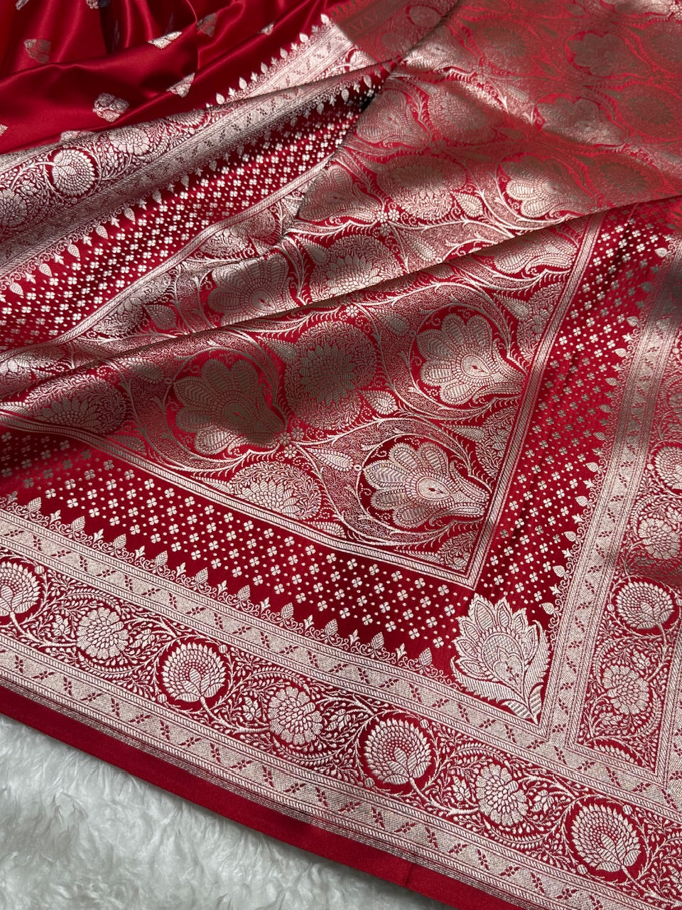 Red Banarasi Booti Katan Silk Saree