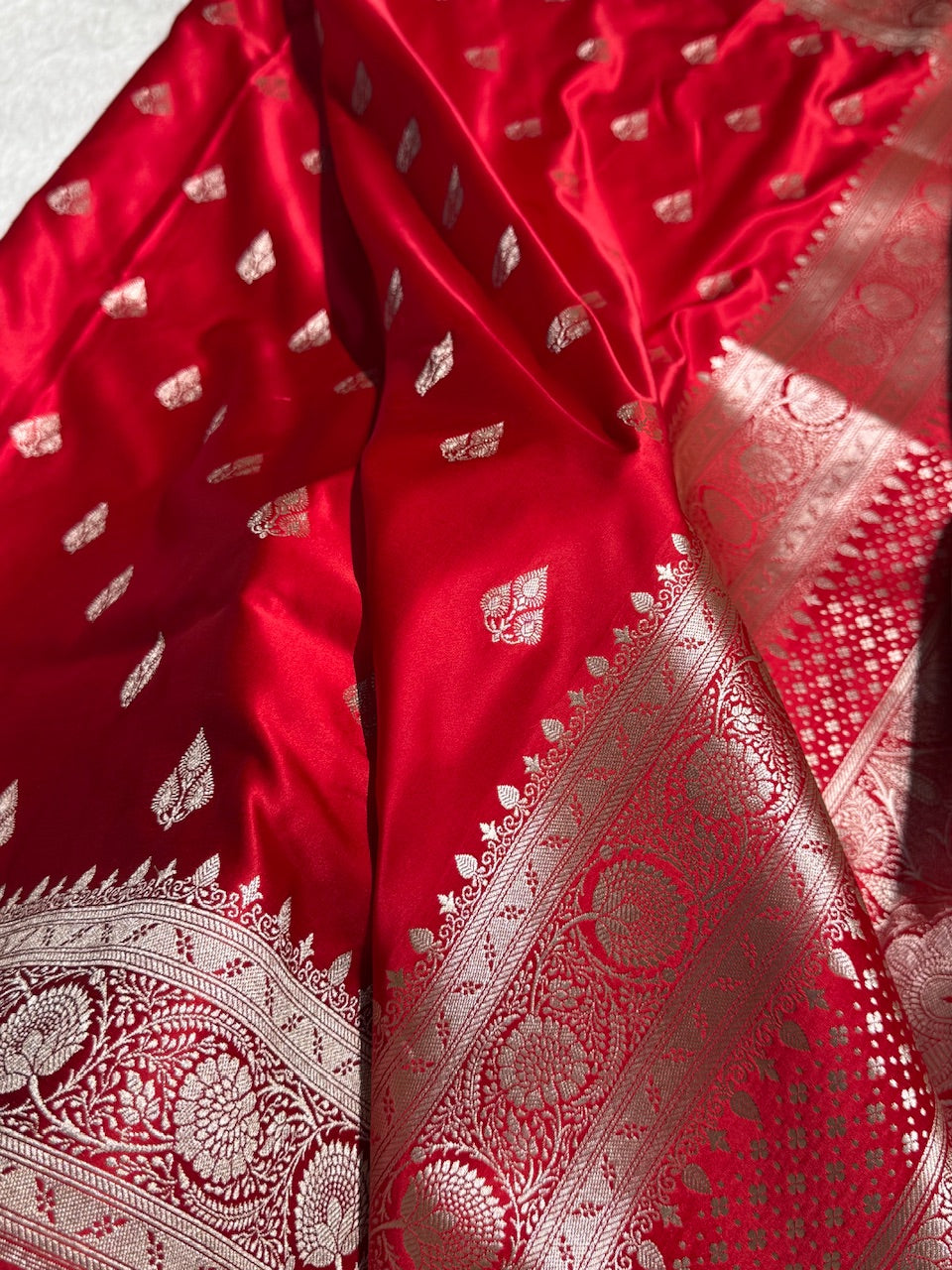 Red Banarasi Booti Katan Silk Saree
