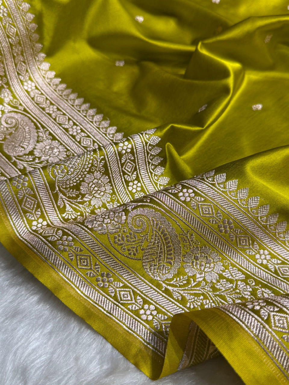 Liril Mehandi Green Shades Booti Mashru Silk Saree