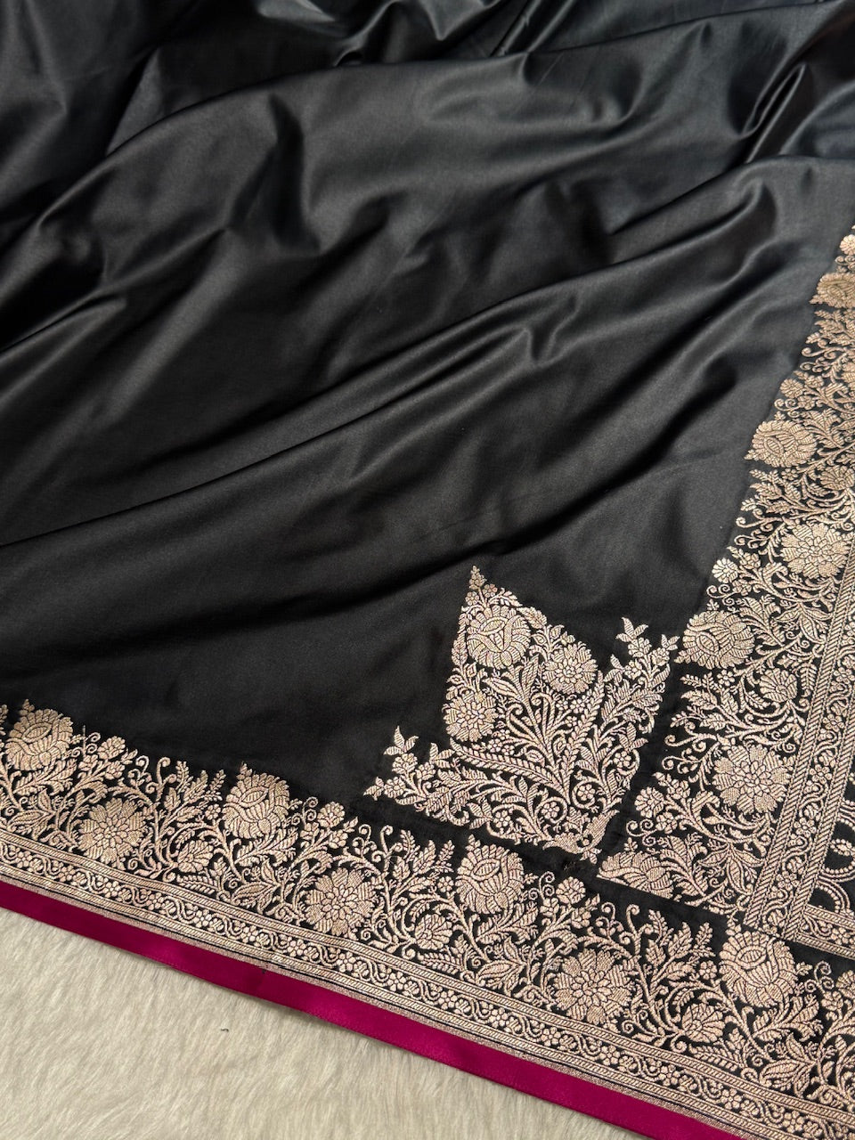 Black Shades Floral Border Mashru Silk Saree