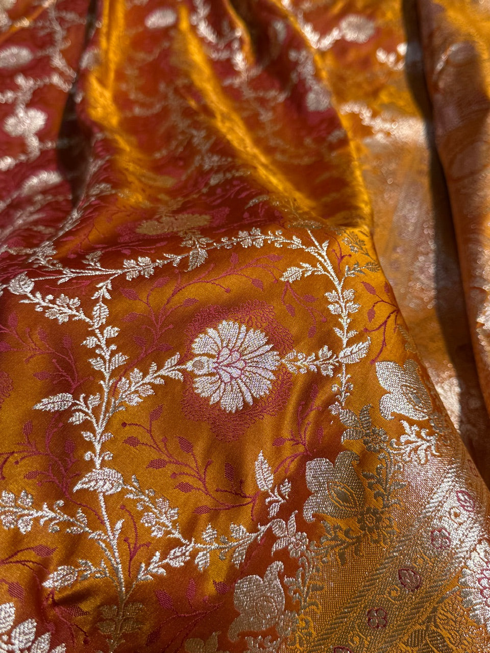 Rich Gold Tanchoi Katan Jaal Silk Saree SKTM05