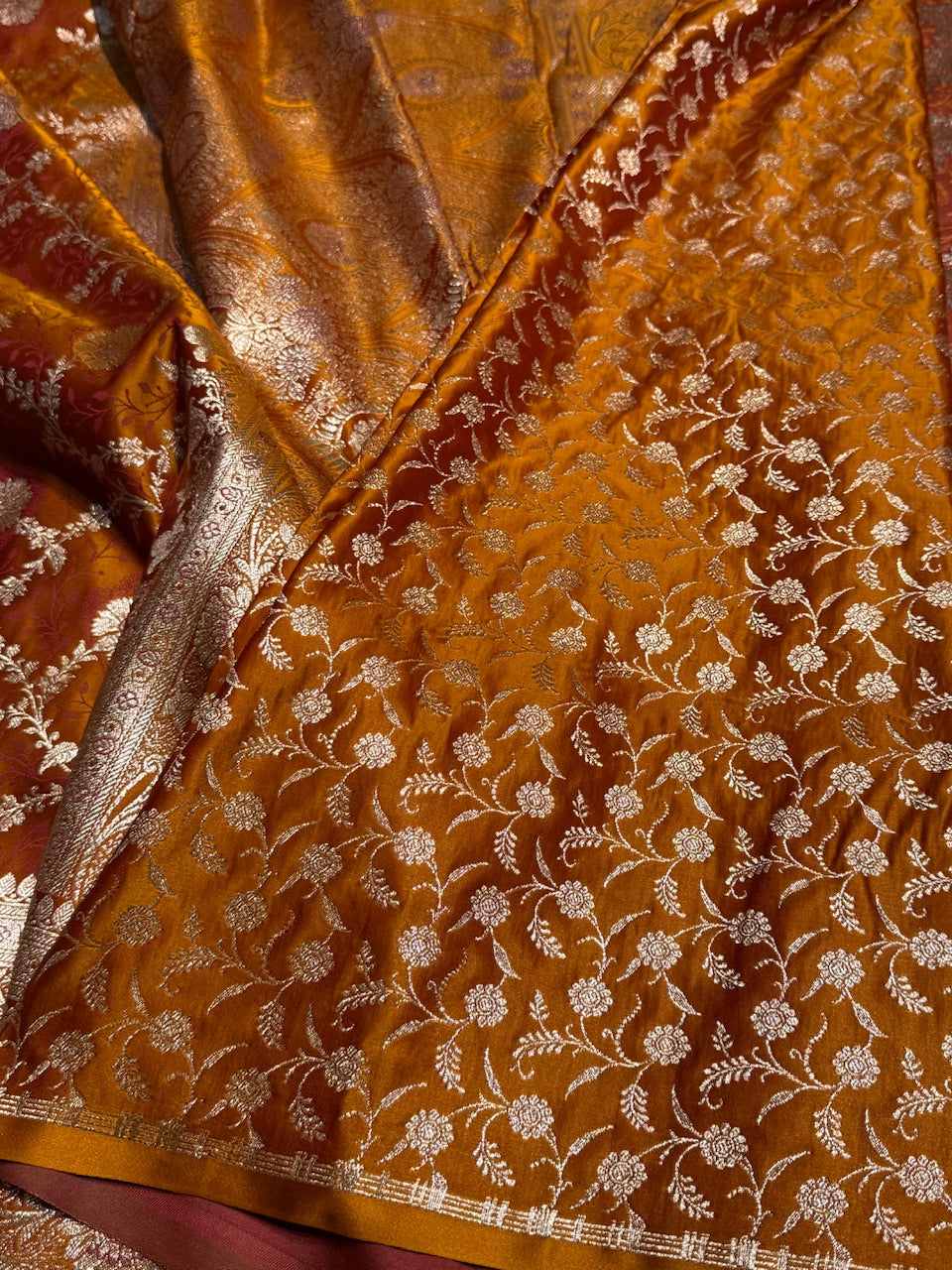 Rich Gold Tanchoi Katan Jaal Silk Saree SKTM05