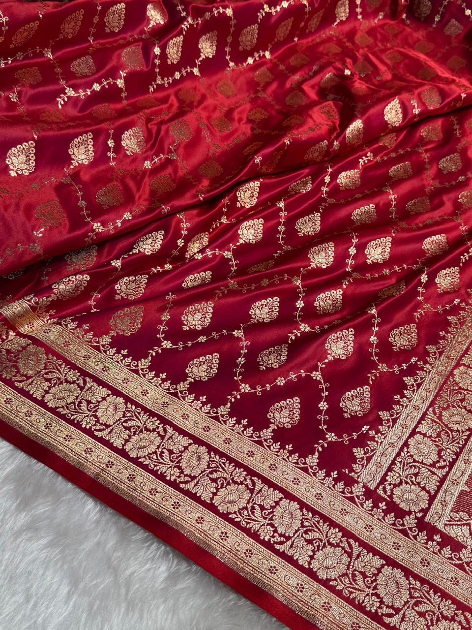 Magnetic Red Floral Jaal Pattern Satin Katan Silk saree SK42