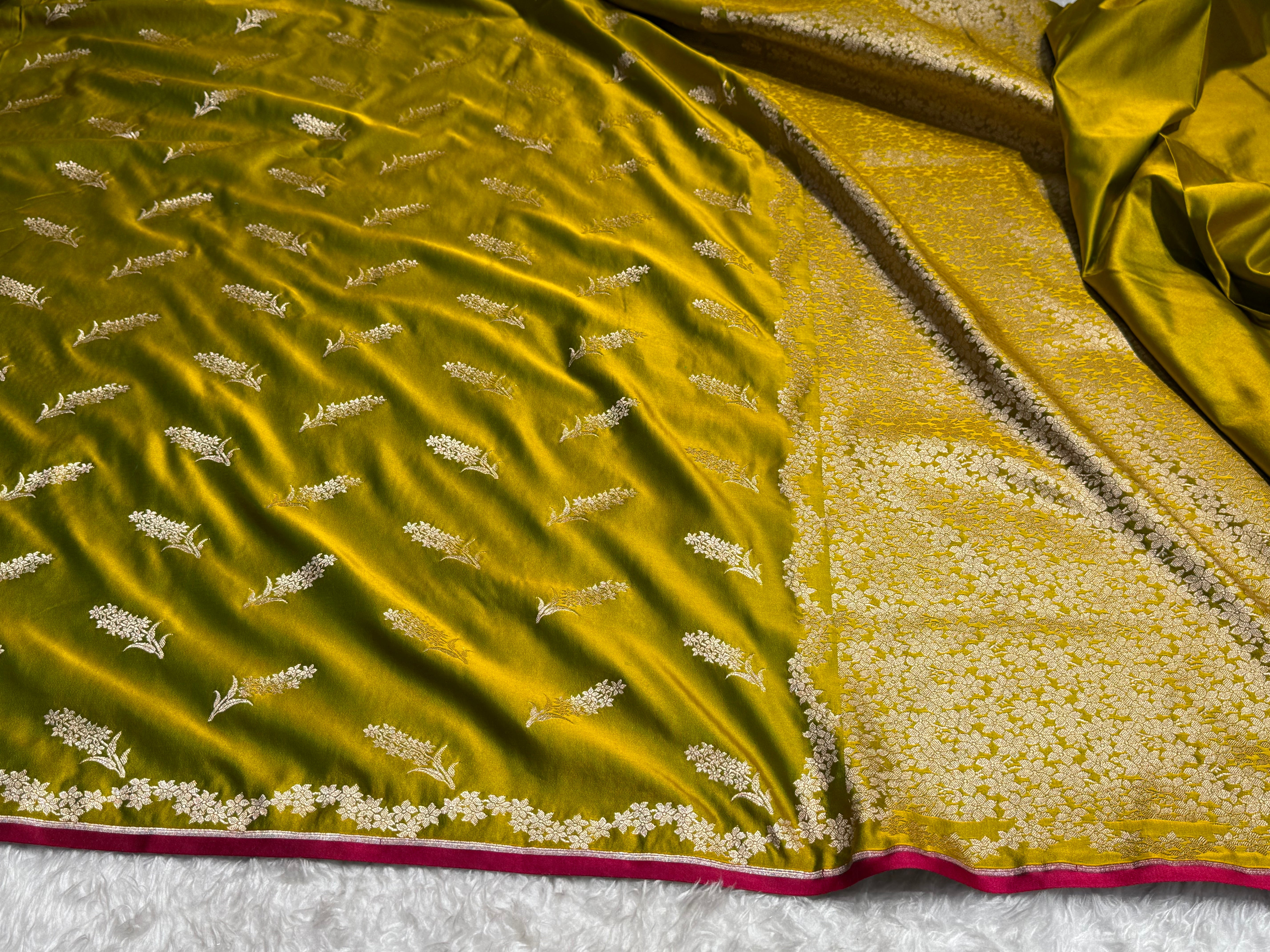 Mehandi Unique Motif Mashru Silk Saree