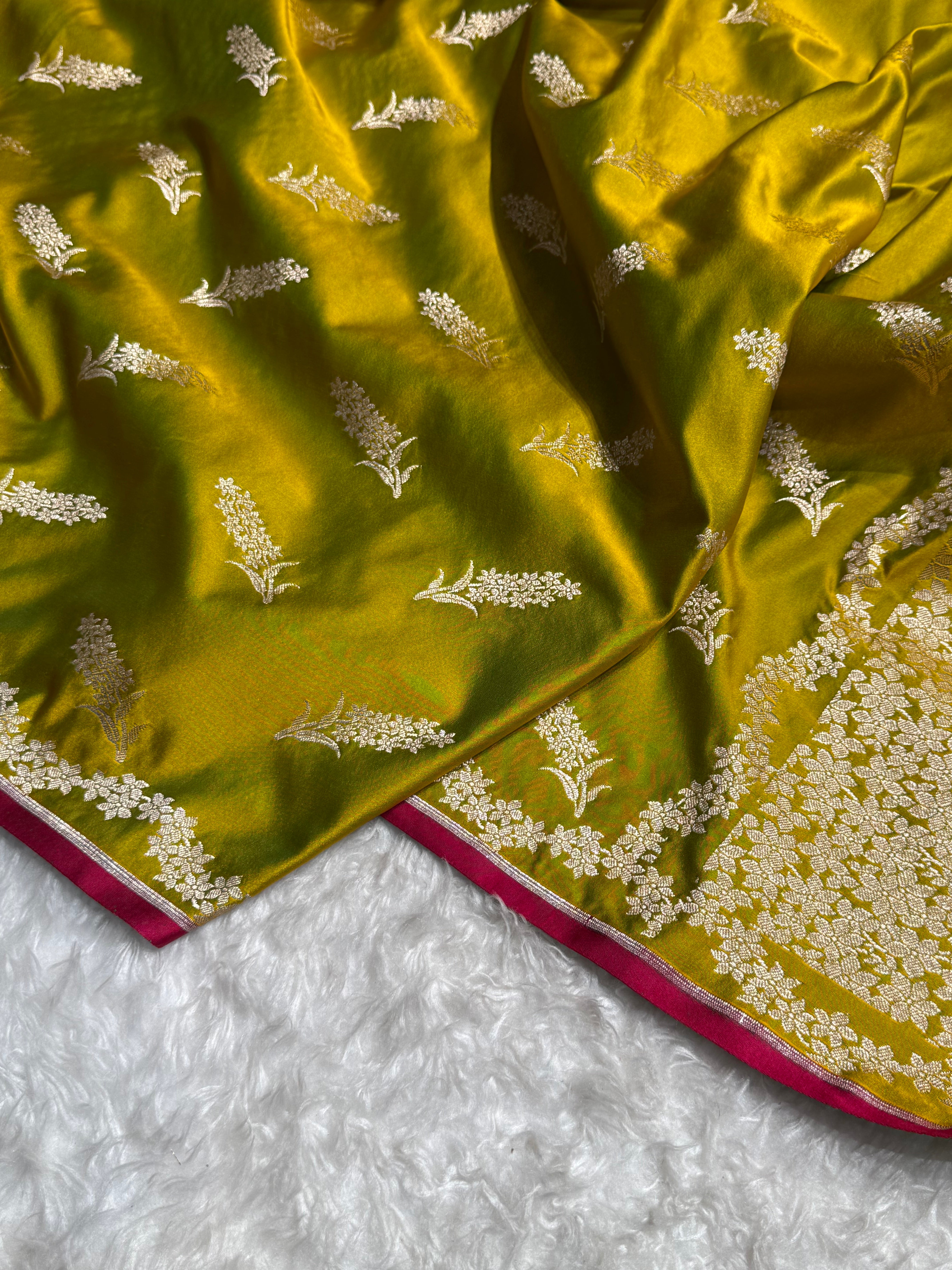 Mehandi Unique Motif Mashru Silk Saree
