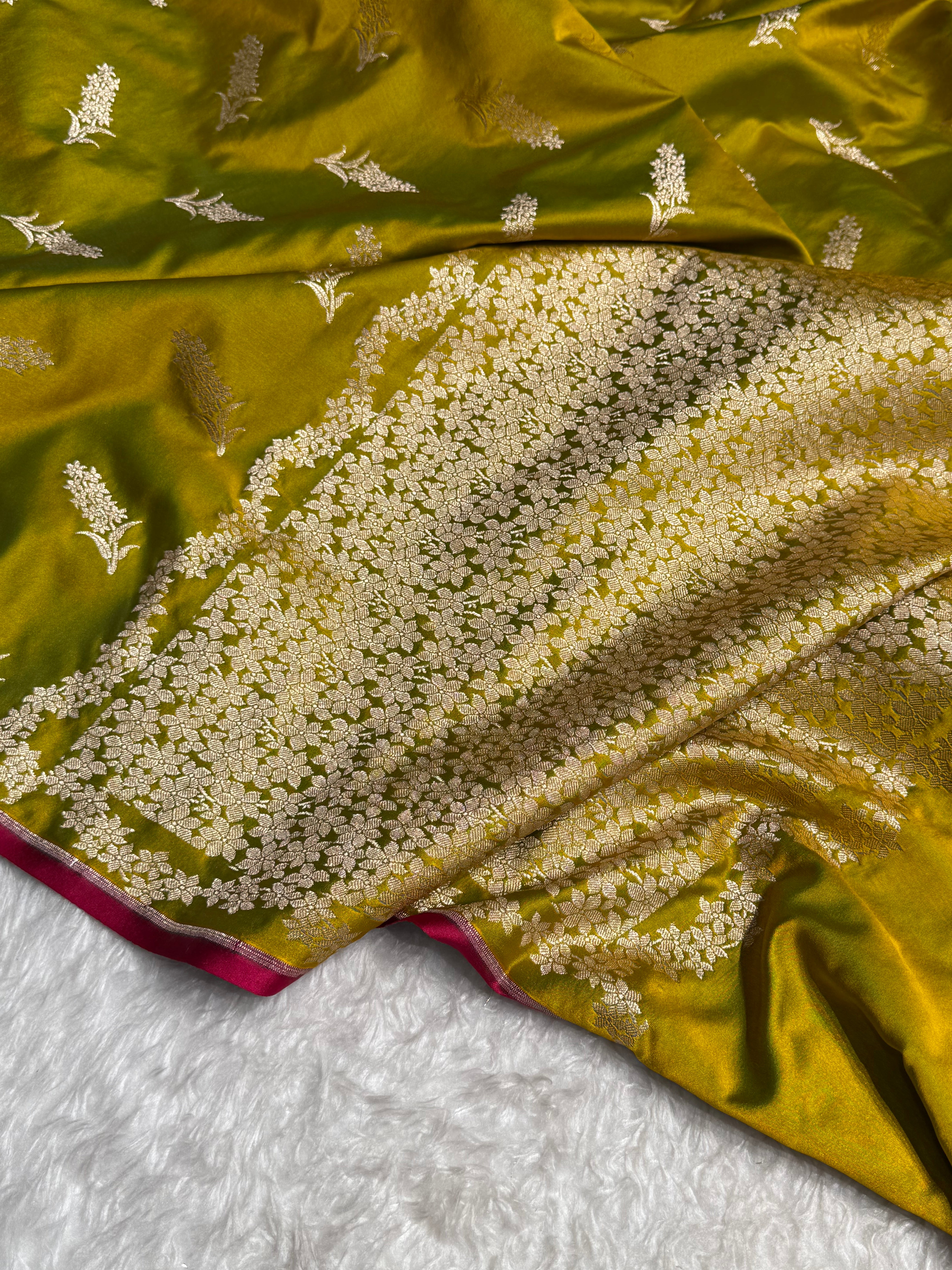 Mehandi Unique Motif Mashru Silk Saree