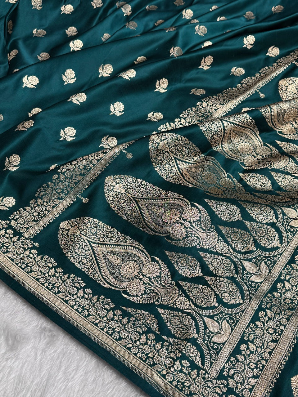 Dark Peacock Floral Booti Katan Silk Saree