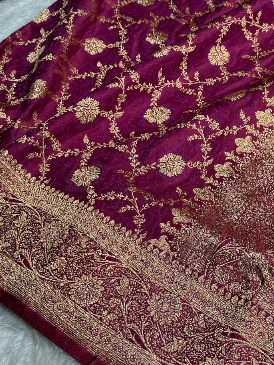 Rani Tanchoi Katan Jaal Silk Saree SKTM05