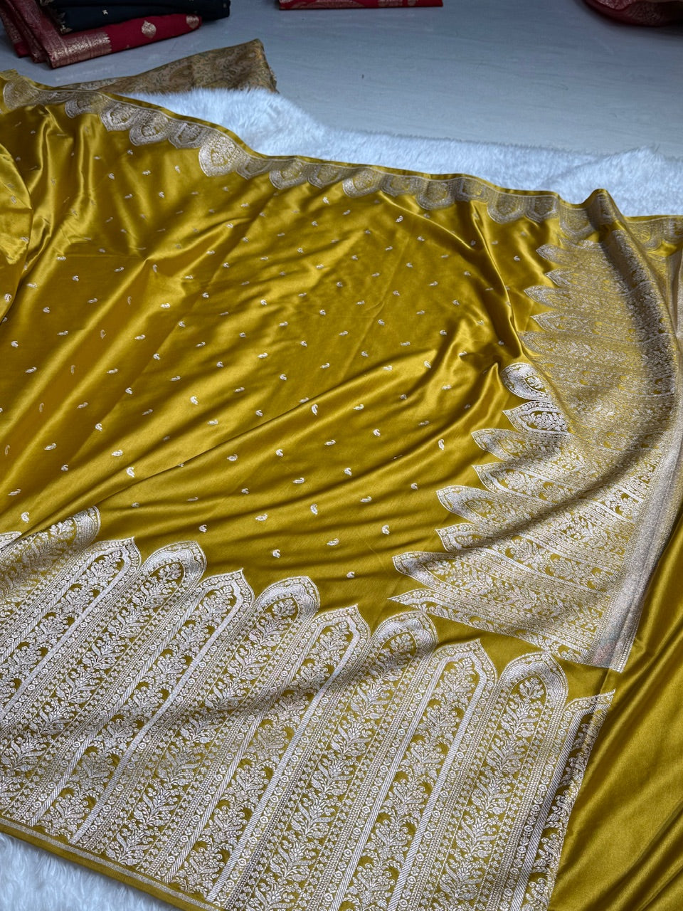 Skirt Border Mehandi Mashru Silk Saree