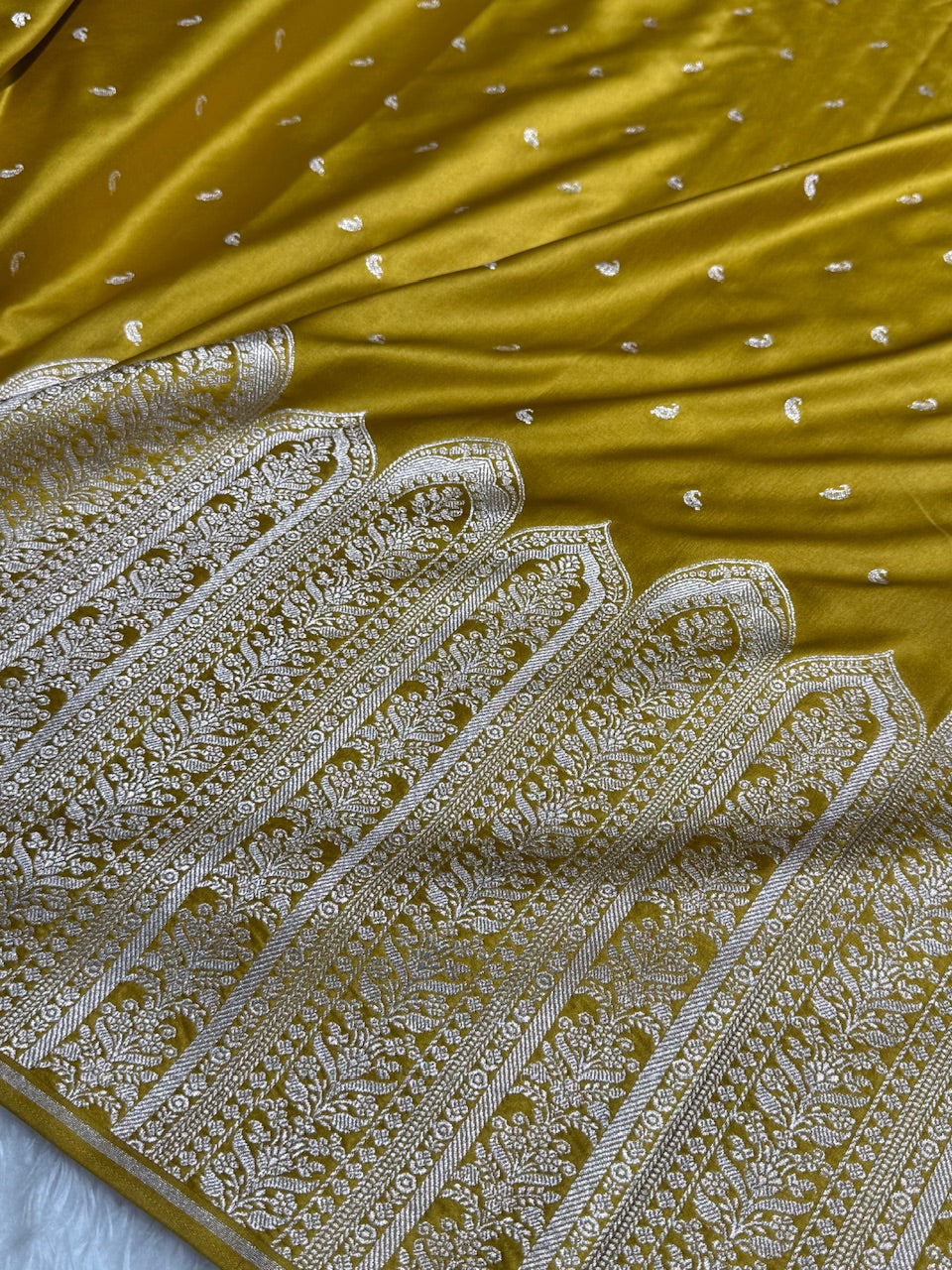 Skirt Border Mehandi Mashru Silk Saree