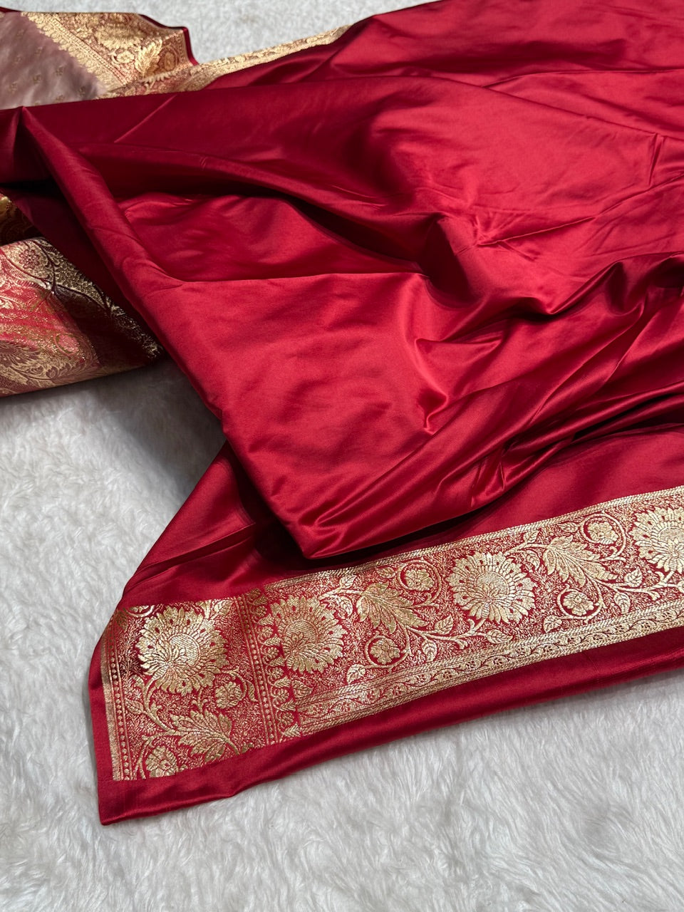 Rosy Finch Banarasi Booti Katan Silk Saree