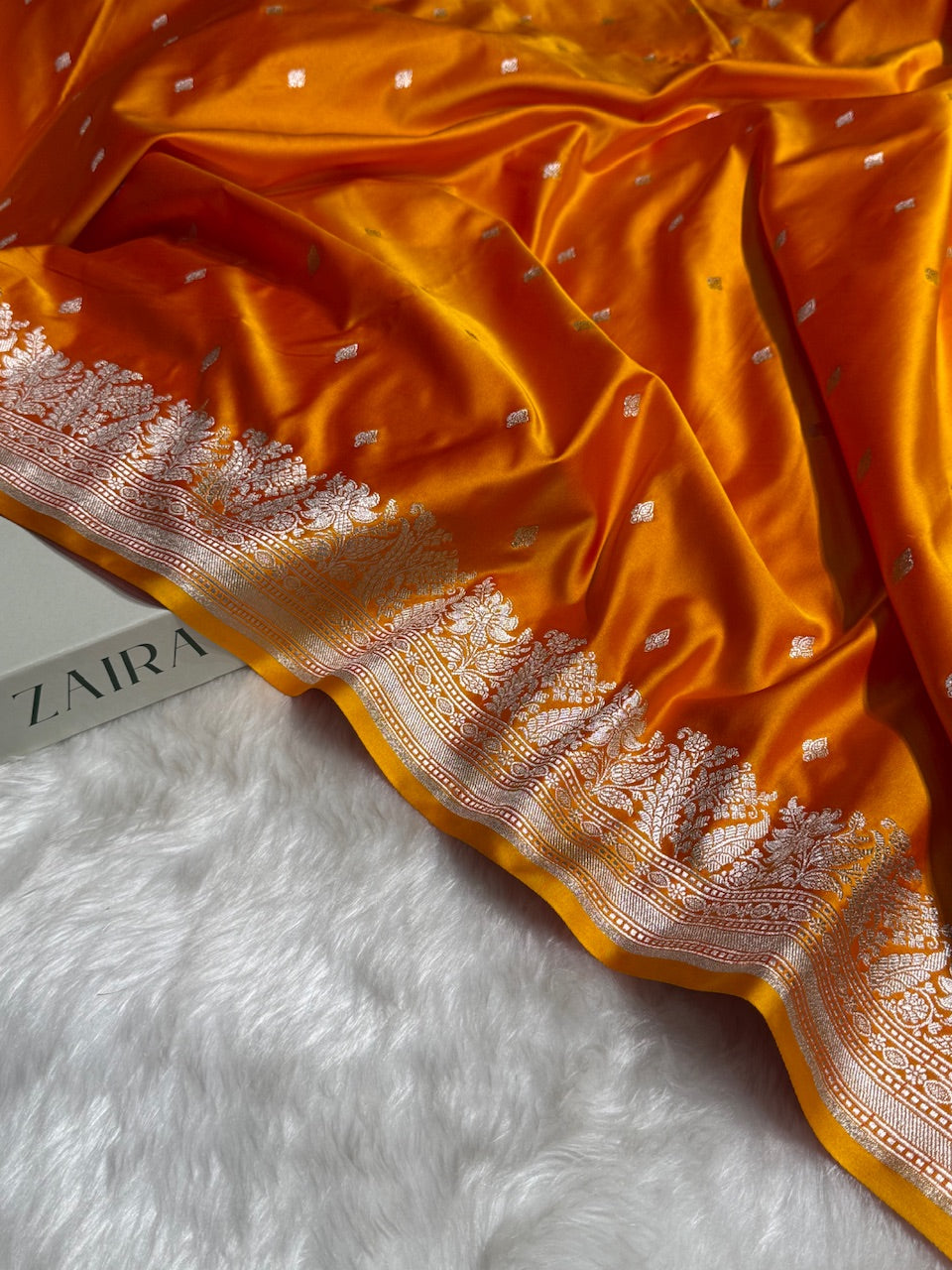 Gold Shades Motif Booti Mashru Silk Saree