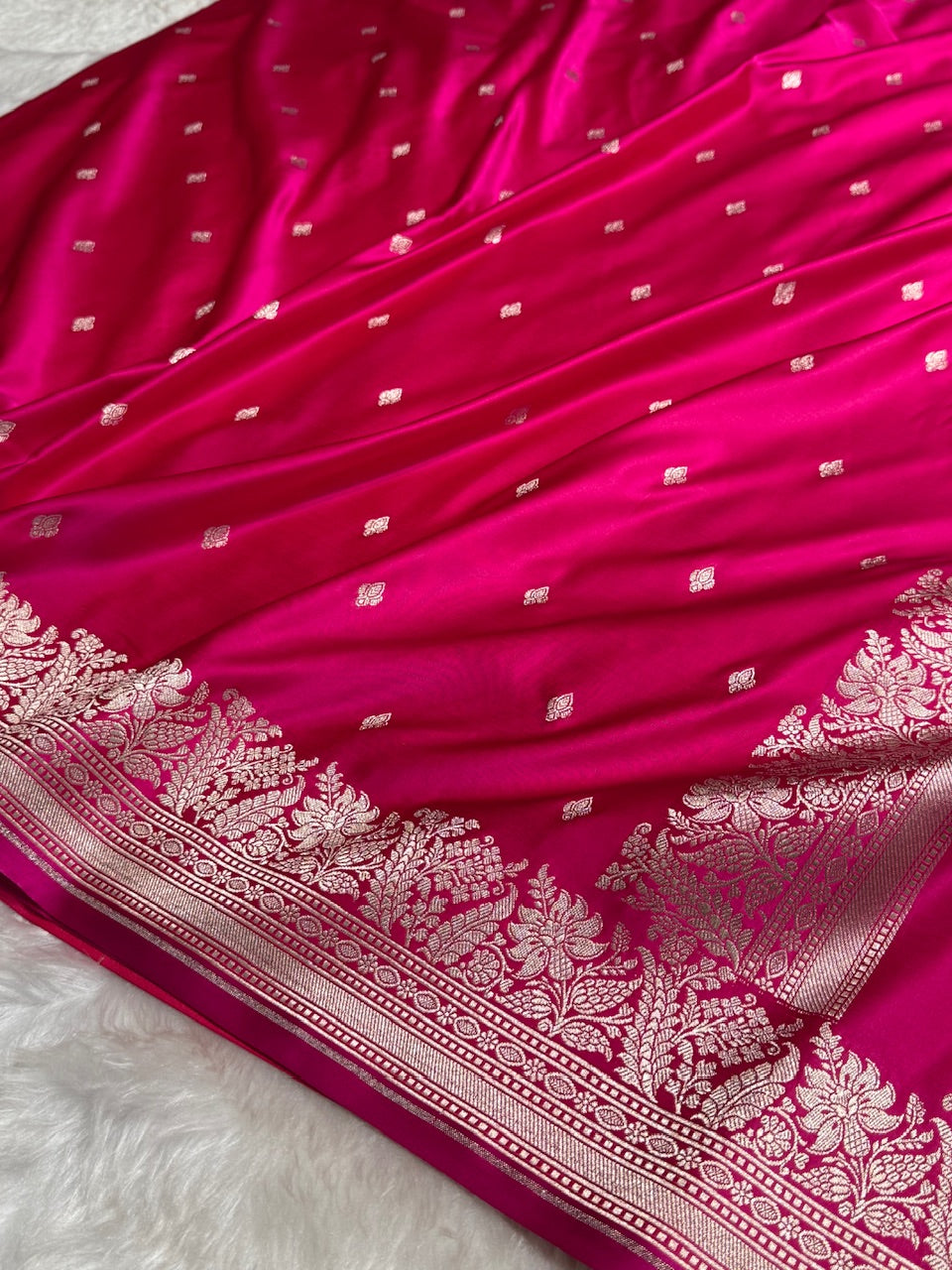 Rani Shades Motif Booti Mashru Silk Saree
