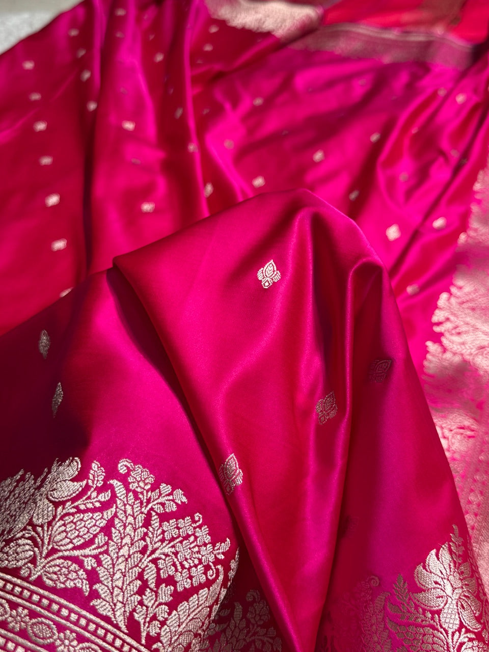 Rani Shades Motif Booti Mashru Silk Saree