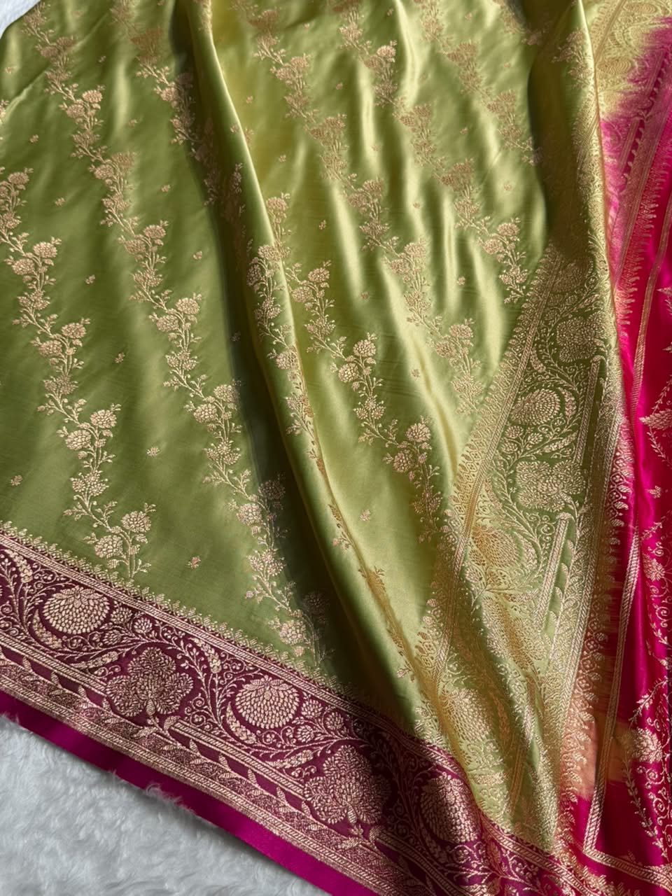 Mehendi \ Rani Contrast Satin Katan Saree Floral Cross Pattern SK156
