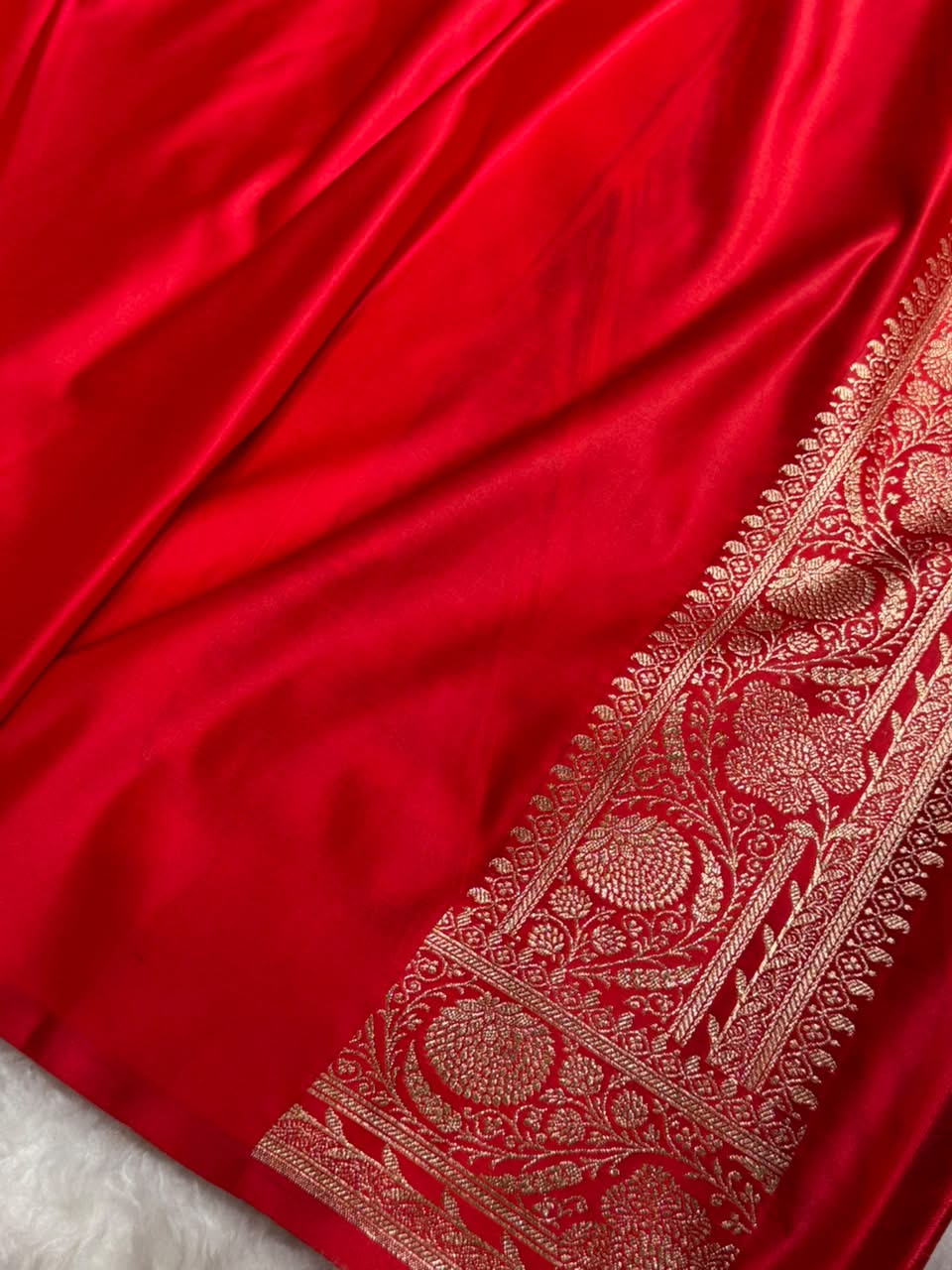 Peach \ Red Contrast Satin Katan Saree Floral Cross Pattern SK156
