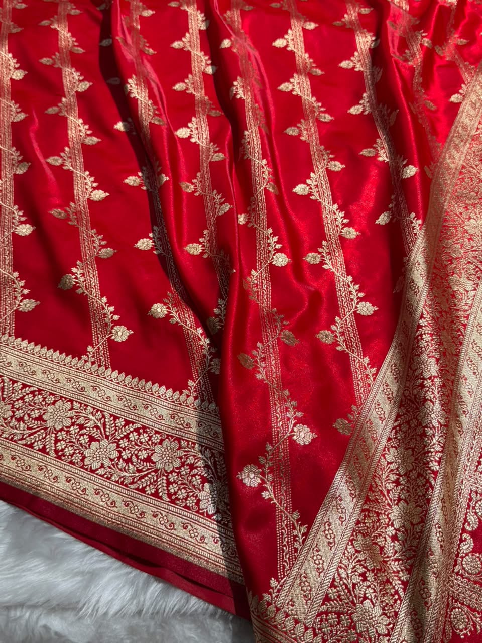 Red Shades Cross Pattern Banarasi Satin Silk Saree SS50