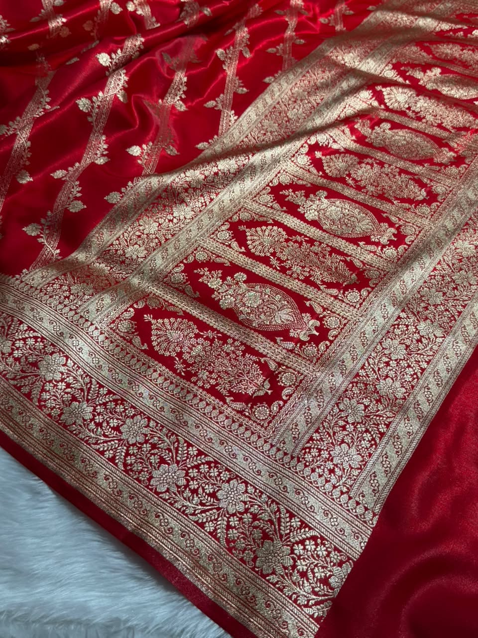 Red Shades Cross Pattern Banarasi Satin Silk Saree SS50
