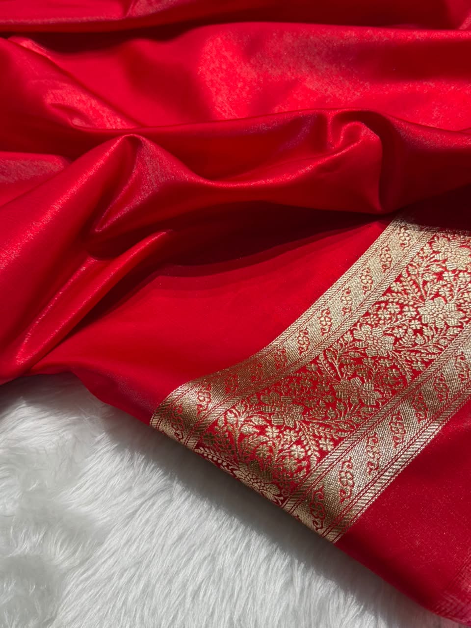 Red Shades Cross Pattern Banarasi Satin Silk Saree SS50
