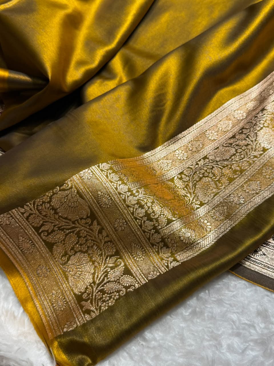 Mahendi Shades Jaal Pattern Banarasi Satin Silk Saree SS48