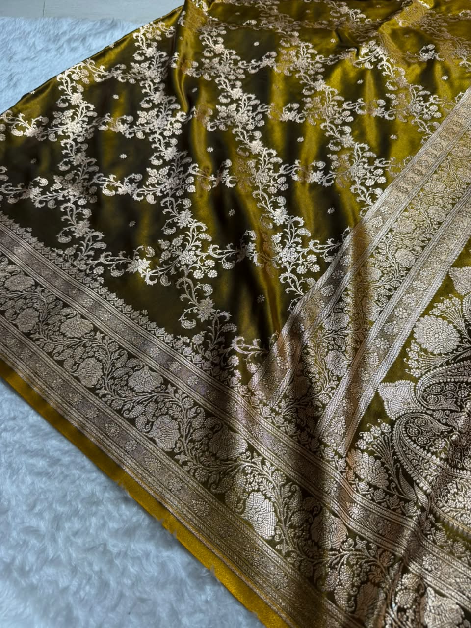 Mahendi Shades Jaal Pattern Banarasi Satin Silk Saree SS48
