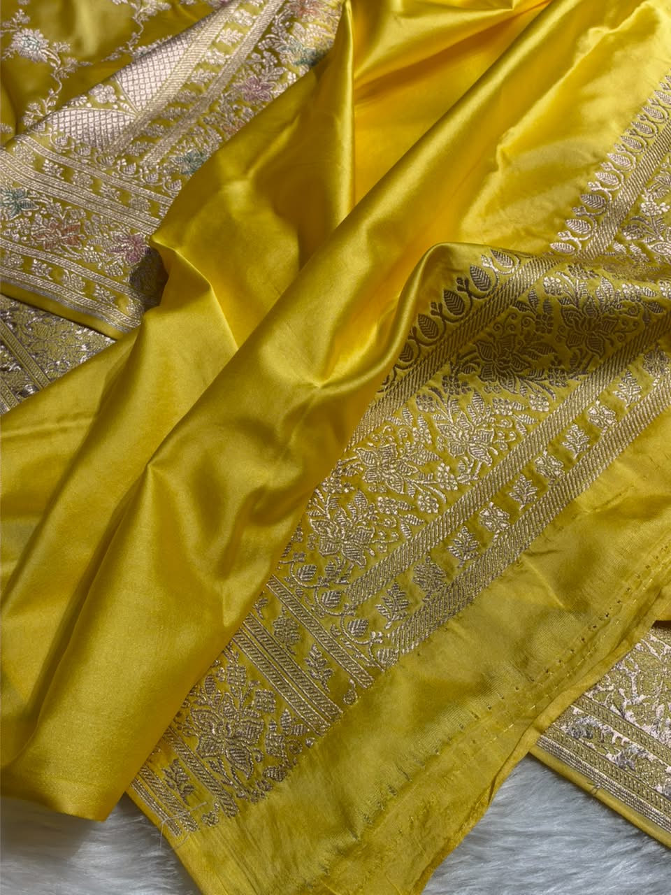 Yellow Shades Banarasi Minakari Floral Jaal Mashru Silk Saree MCS109