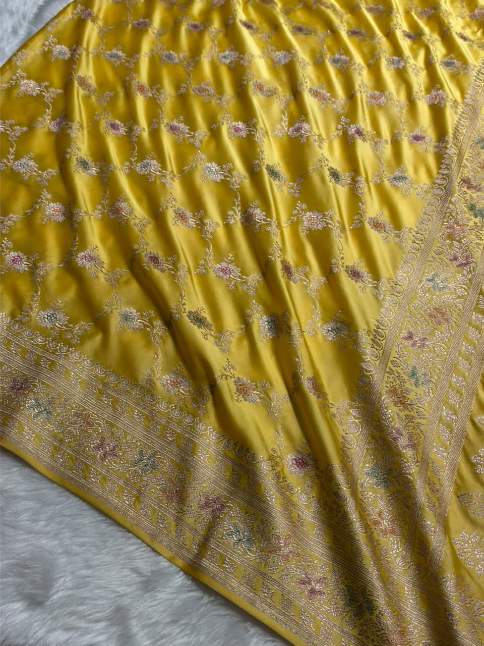 Yellow Shades Banarasi Minakari Floral Jaal Mashru Silk Saree MCS109