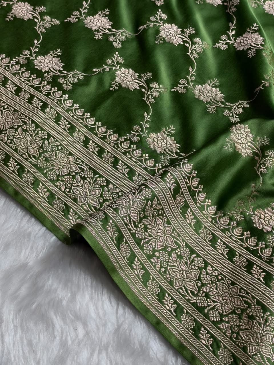 Mahendi Green  Shades Banarasi Floral Jaal Mashru Silk Saree MCS109