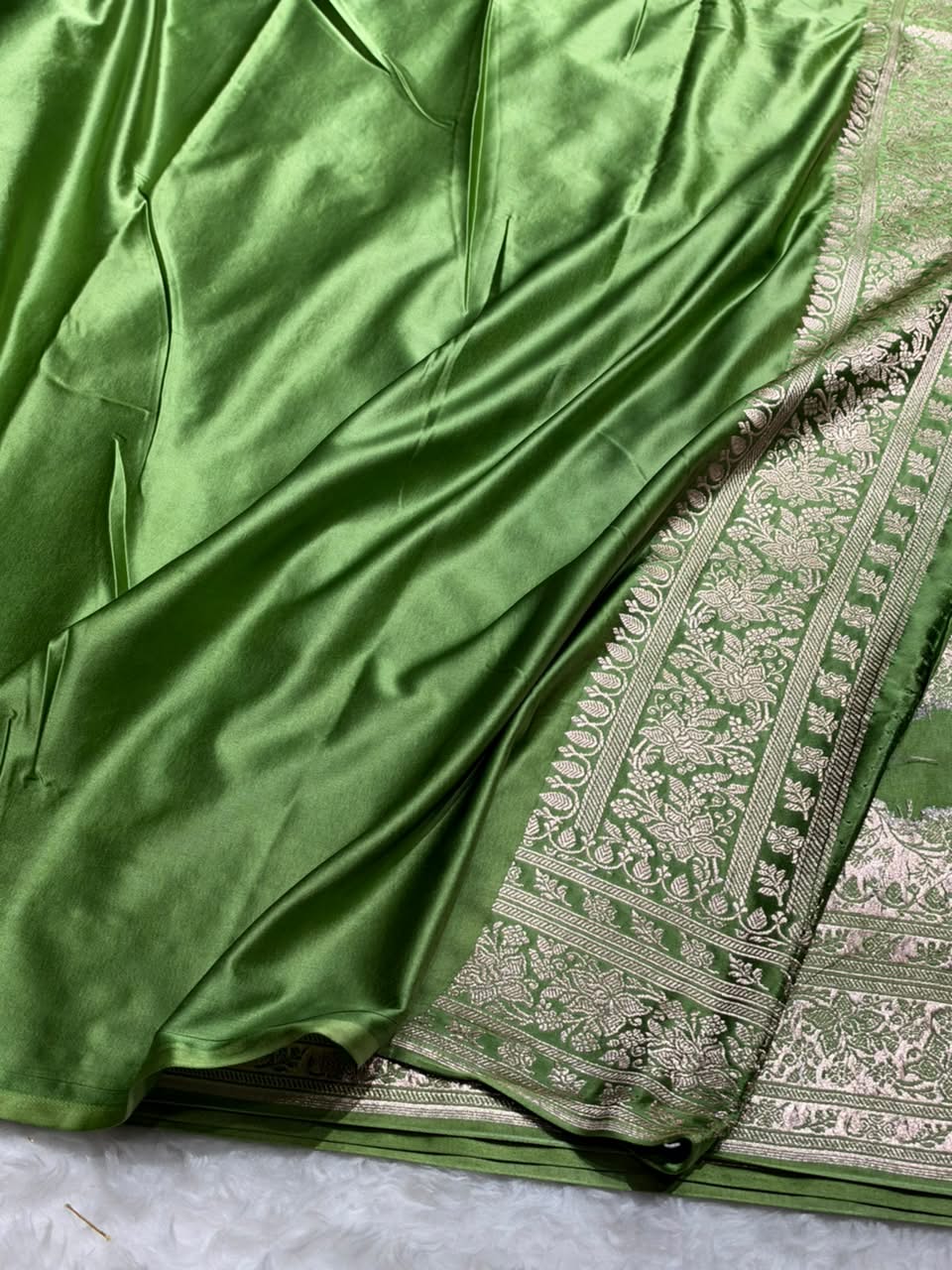 Mahendi Green  Shades Banarasi Floral Jaal Mashru Silk Saree MCS109