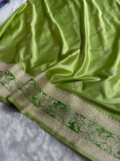 Banarasi Floral Booti Pattern in Green Shades Floral Mashru Silk Saree MCS101