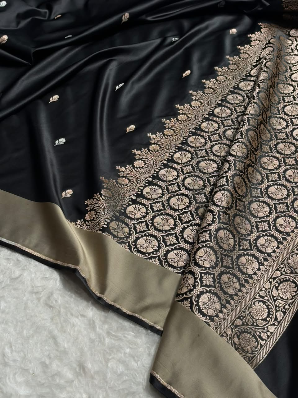 Black With Gold Shades Border Banarasi Booti Pattern Mashru Silk Saree MSM-141