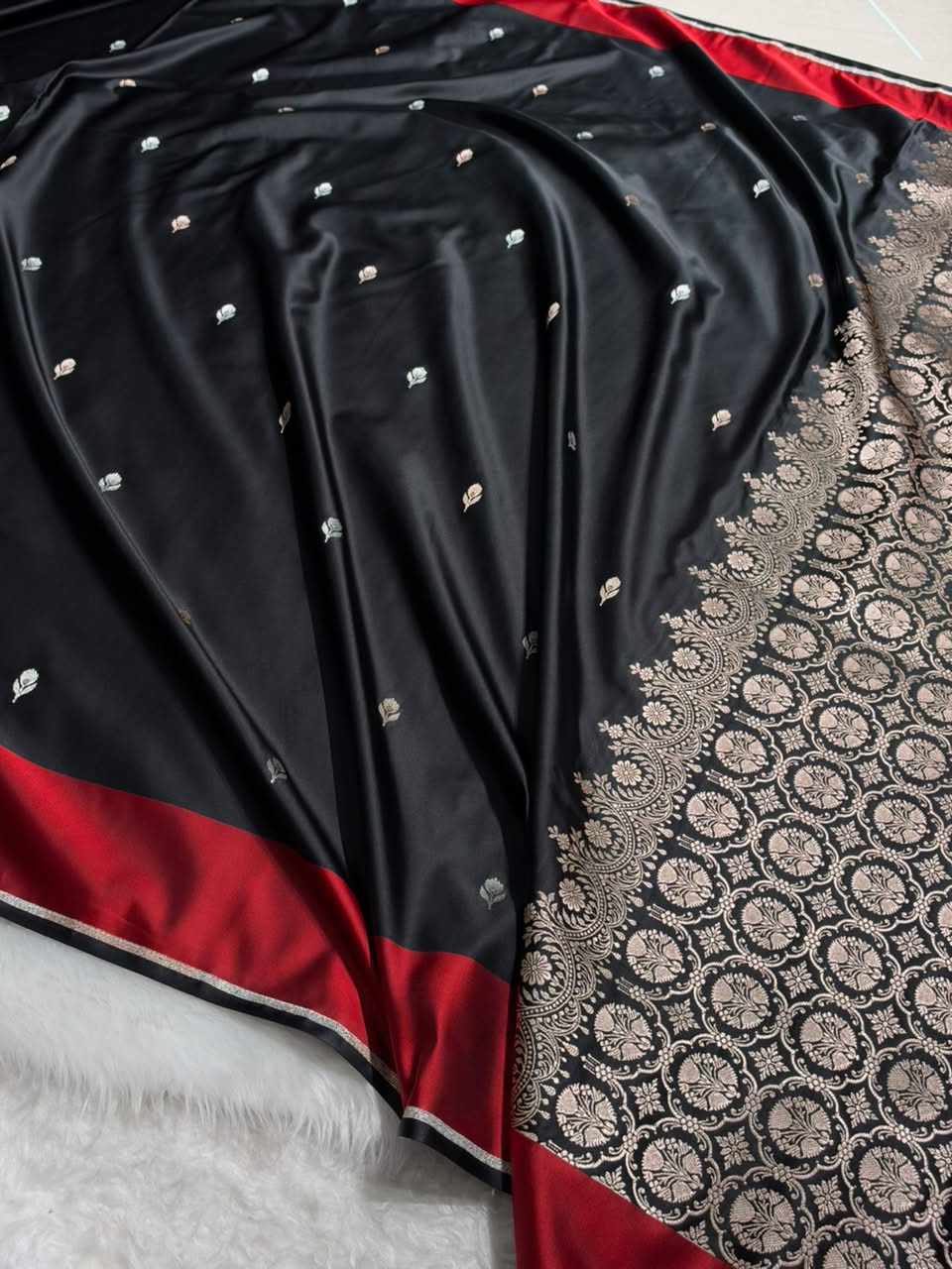 Black With Maroon Red Shades Border Banarasi Booti Pattern Mashru Silk Saree MSM-141