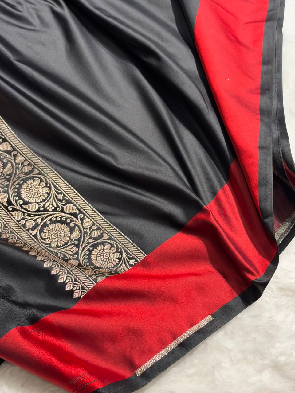 Black With Maroon Red Shades Border Banarasi Booti Pattern Mashru Silk Saree MSM-141