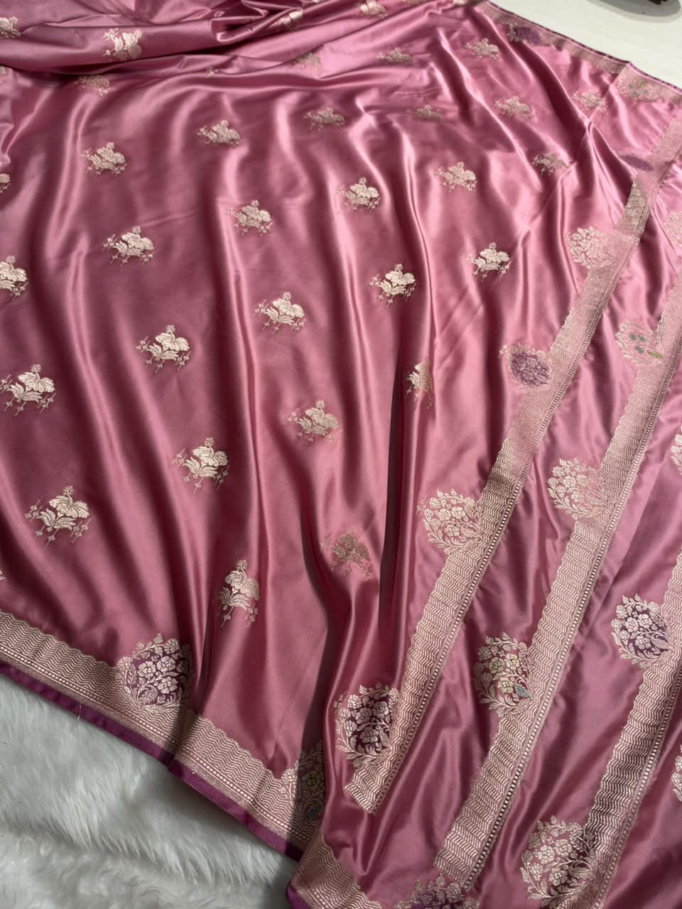 Banarasi Dusty Mauve Pink Shades Floral Mashru Minakari Work Silk Saree MCS87