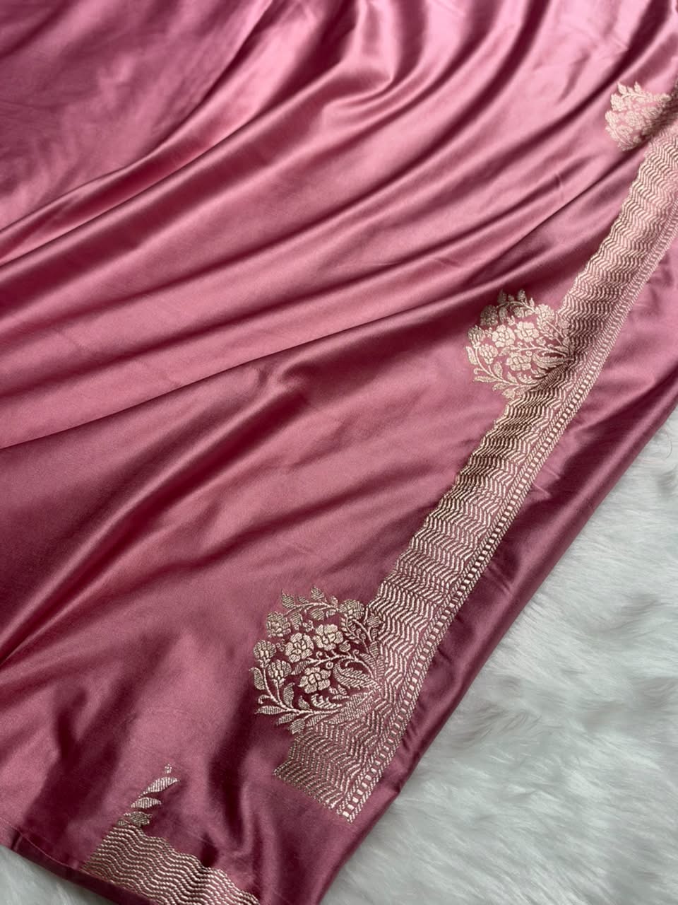 Banarasi Dusty Mauve Pink Shades Floral Mashru Minakari Work Silk Saree MCS87
