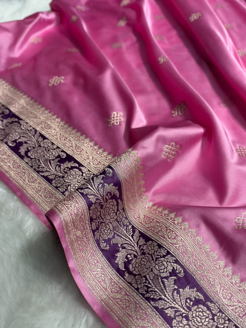 Banarasi Floral Booti Pattern in Baby Pink Shades Floral Mashru Silk Saree MCS101